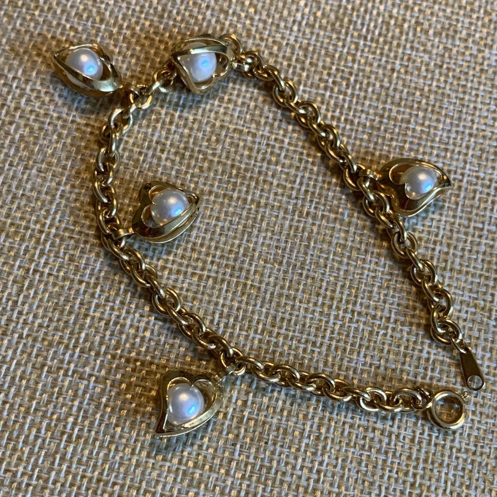 Vintage caged pearl gold tone bracelet.